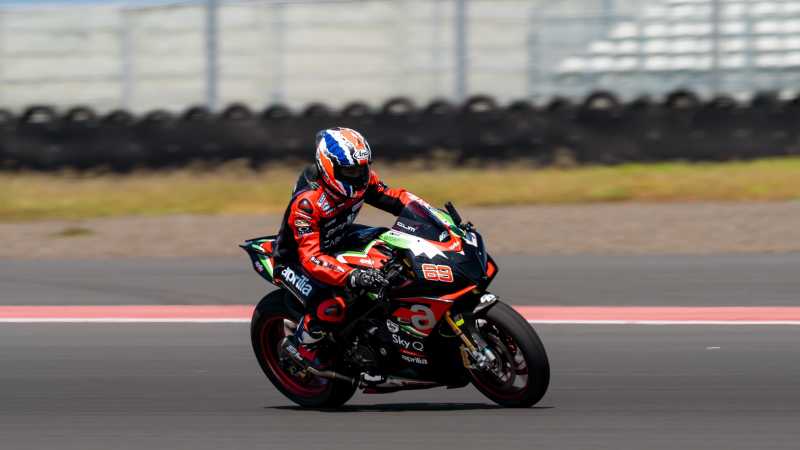 Keseruan Track Day Aprilia di Mandalika Pakai RS 660 dan RSV4 Keseruan Track Day Aprilia di Mandalika Pakai RS 660 dan RSV4