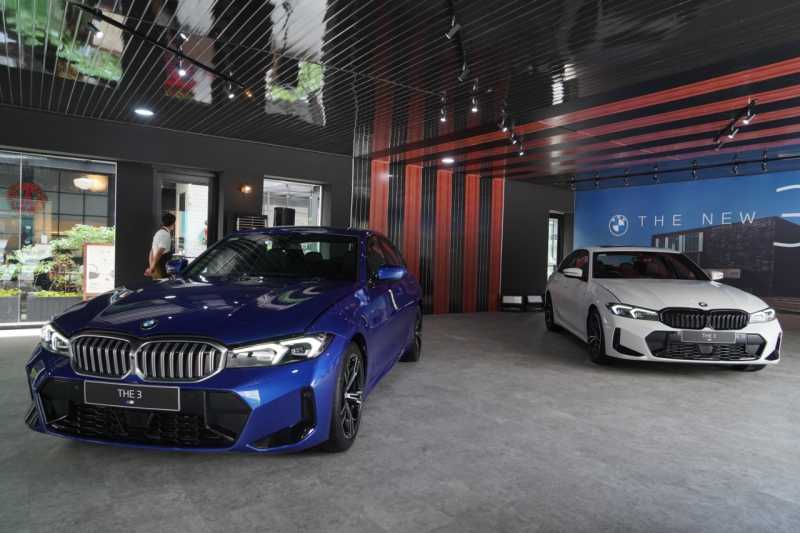 VIDEO: BMW 330i dan 320i Terbaru, Mesin Sama Tenaga Beda! VIDEO: BMW 330i dan 320i Terbaru, Mesin Sama Tenaga Beda!