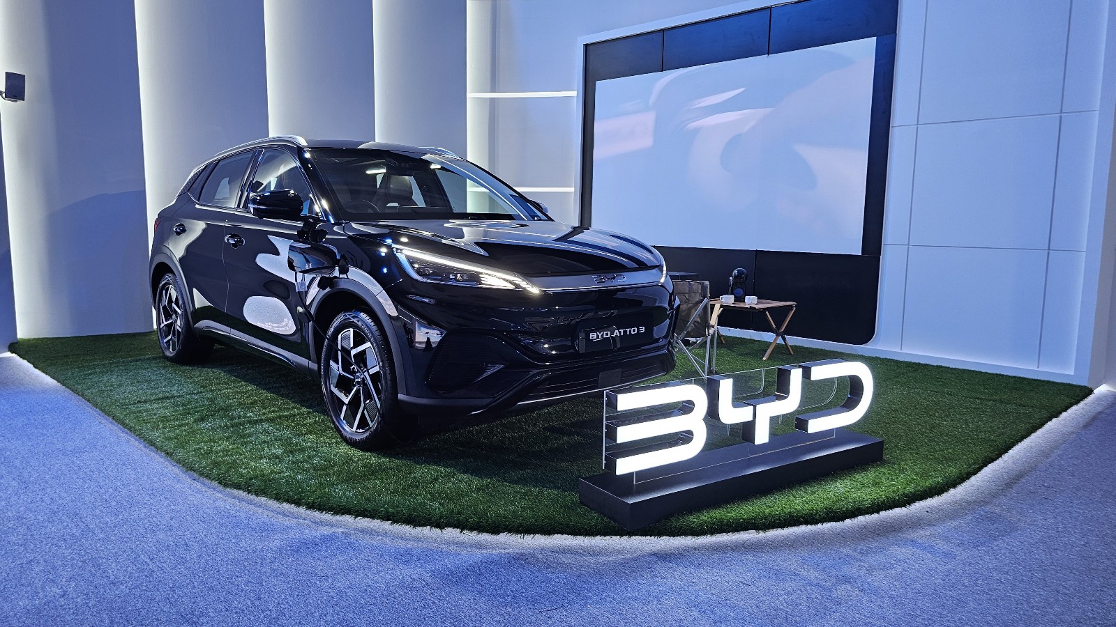 BYD dan Tesla Mulai Kolaborasi untuk Menyingkirkan Mobil BBM di Bumi