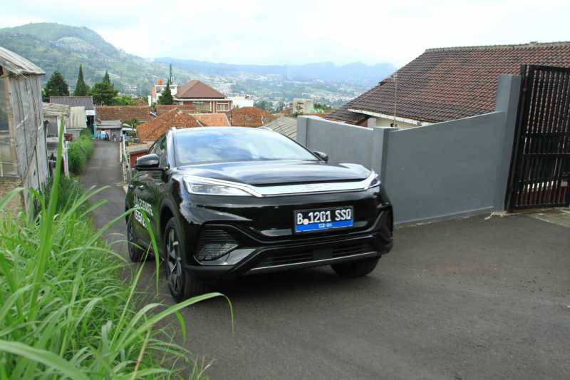 Test Drive BYD Atto 3: Nyaman, Kencang dan Kuat Nanjak!