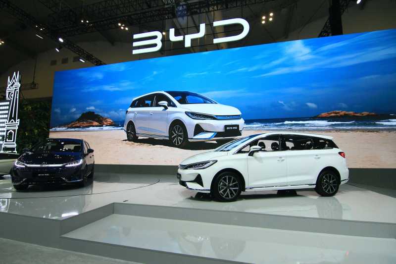 Sodorkan MPV Listrik M6, BYD Langsung <i>Nyayur</i> Pemesanan! Sodorkan MPV Listrik M6, BYD Langsung <i>Nyayur</i> Pemesanan!