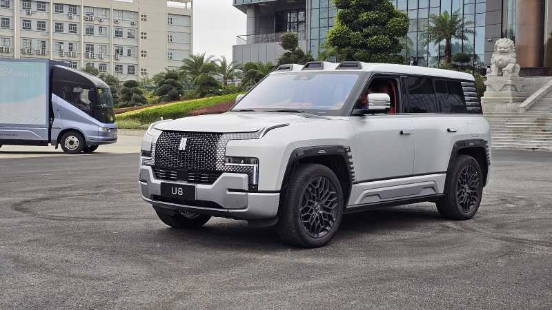 First Drive YangWang U8, SUV Mewah yang Bisa Muter 360 Derajat