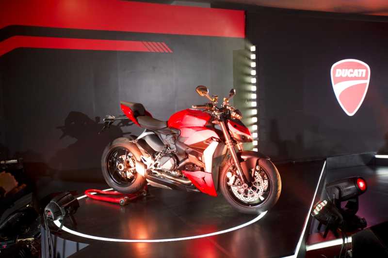 Ducati Comeback di Indonesia, Tancap Gas Luncurkan Streetfighter SP dan  V2