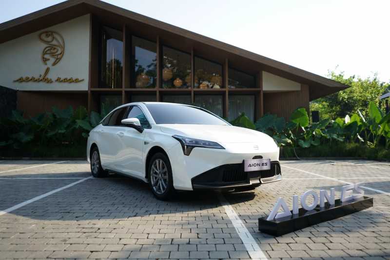 Aion Indonesia Luncurkan Sedan Listrik Aion ES, Harga Rp400 Jutaan Aion Indonesia Luncurkan Sedan Listrik Aion ES, Harga Rp400 Jutaan