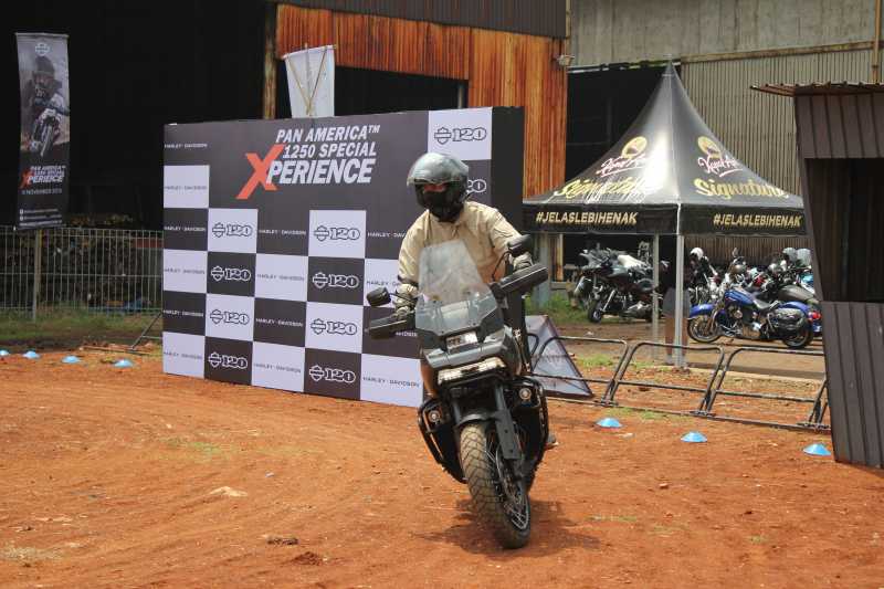 Jangan Asal, Begini Cara Belok yang Aman Naik Moge di Jalur Offroad Jangan Asal, Begini Cara Belok yang Aman Naik Moge di Jalur Offroad
