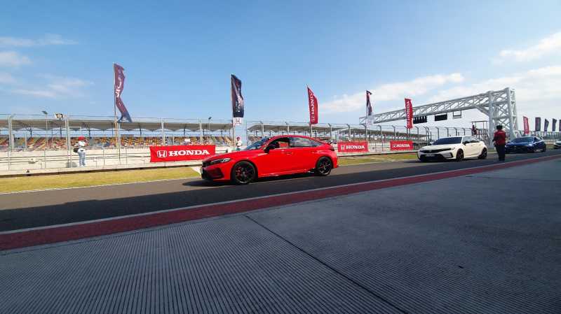 VIDEO: Sensasi Ngegas Honda Civic Type R di Sirkuit Mandalika!