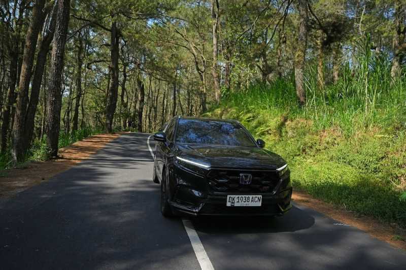 Jajal Performa Honda CR-V RS Hybrid, Jalan Berbukit <i>No Problem!</i> Jajal Performa Honda CR-V RS Hybrid, Jalan Berbukit <i>No Problem!</i>