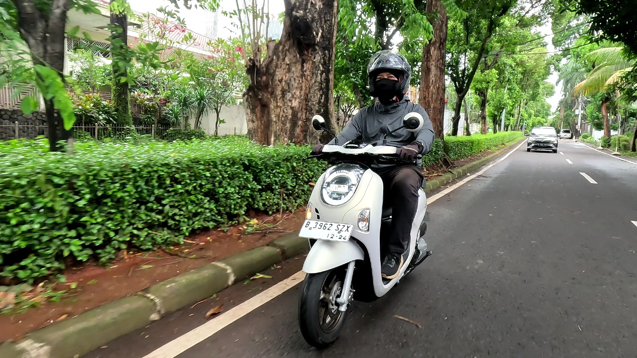 Iritnya New Honda Scoopy, Bensin Full Tank Bisa Sampai Jakarta-Tegal!