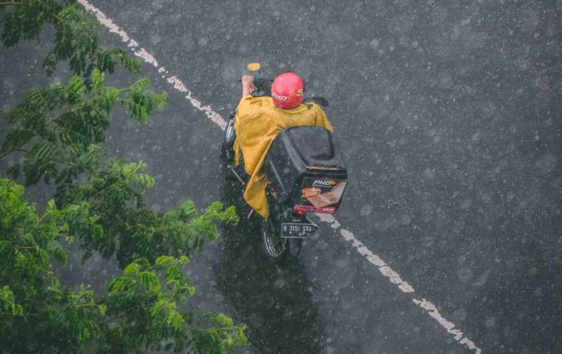 Tips Memilih Jas Hujan yang Tepat, Motoran Tetap Aman