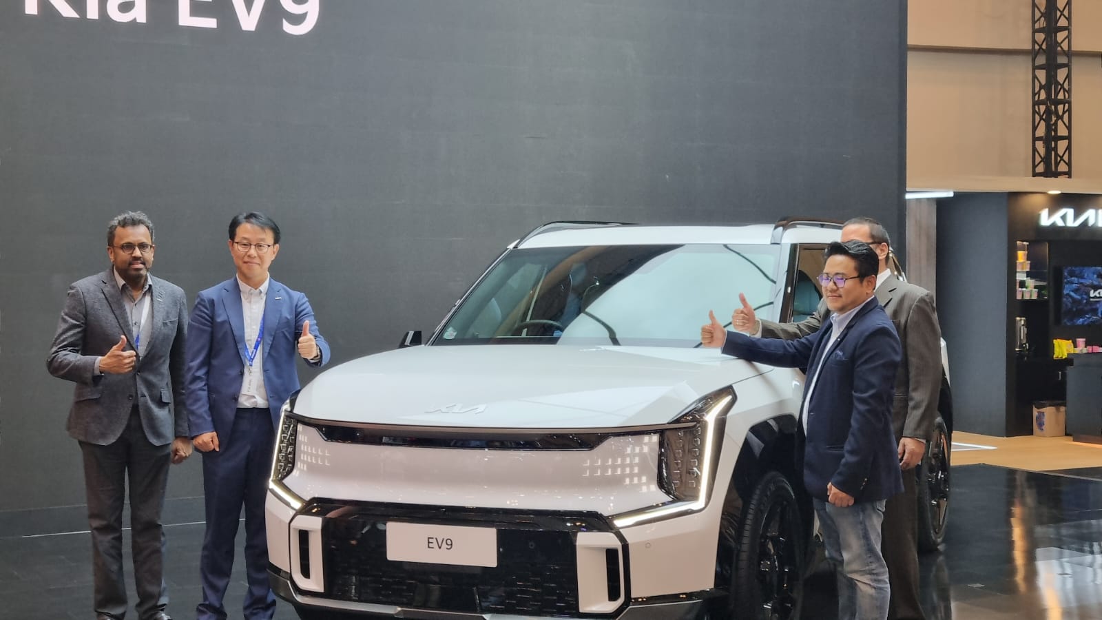 SUV Listrik KIA EV9 GT-Line Diluncurkan, Harganya Hampir Rp2 Miliar