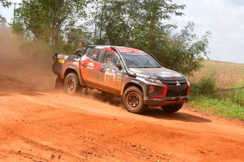 Rally Perdana Lintas Negara, Mitsubishi Triton Rifat Sungkar Finish Kelima Rally Perdana Lintas Negara, Mitsubishi Triton Rifat Sungkar Finish Kelima