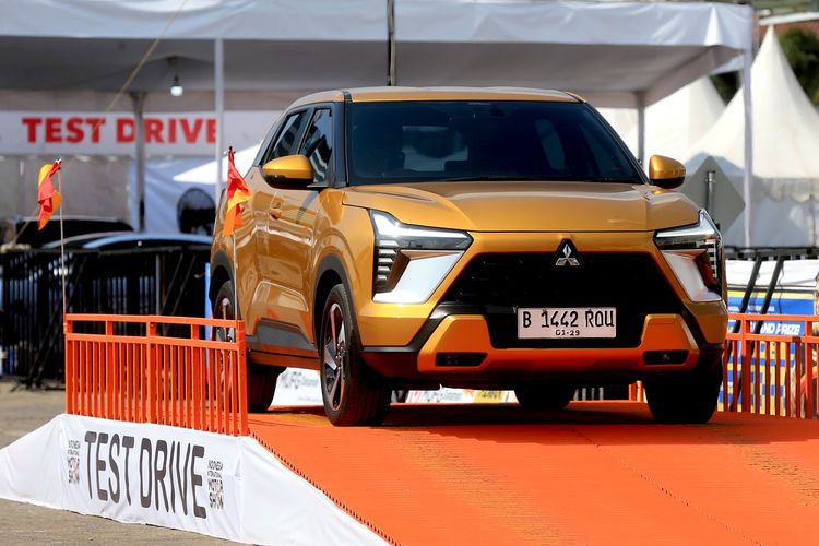 Menjajal Lintasan Test Drive IIMS 2024 Pakai Mitsubishi XFORCE Menjajal Lintasan Test Drive IIMS 2024 Pakai Mitsubishi XFORCE