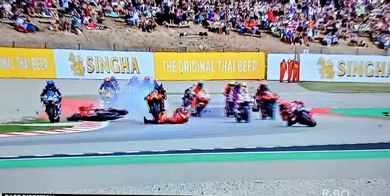 Drama MotoGP Spanyol: Pecco Bagnaia Jatuh dan Terlindas! Drama MotoGP Spanyol: Pecco Bagnaia Jatuh dan Terlindas!