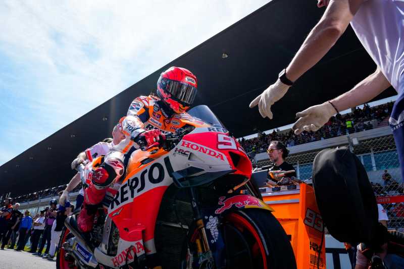 Start Buruk Marc Marquez: Nabrak, Kena Penalti, Tangan Patah Lagi