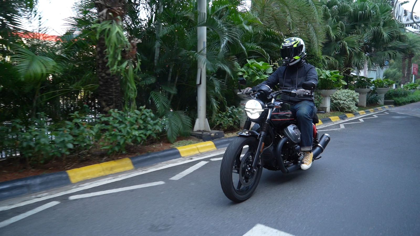 Test Ride Moto Guzzi V7 Stone Special Edition: Sebuas Apa Tenaganya?