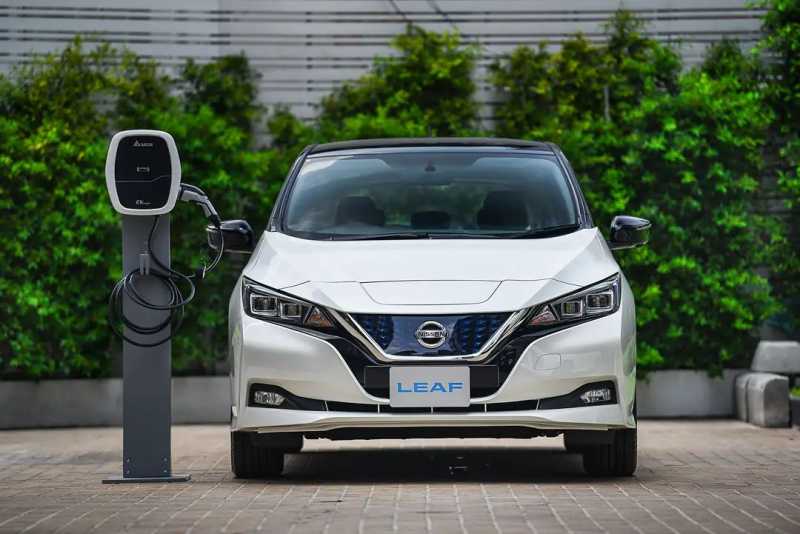 Perang Mobil Listrik: Nissan dan Honda Menantang BYD dan Tesla Perang Mobil Listrik: Nissan dan Honda Menantang BYD dan Tesla