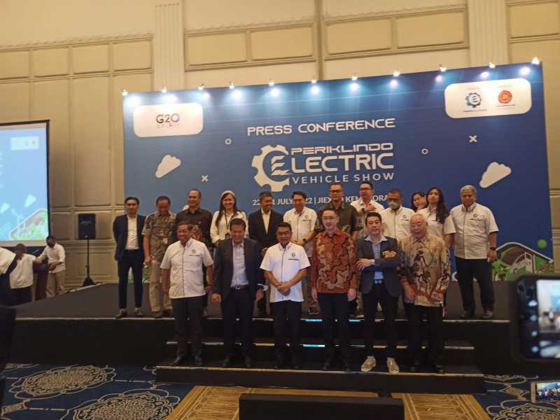 Pameran Kendaraan Listrik PEVS 2022 Digelar di Jakarta Pameran Kendaraan Listrik PEVS 2022 Digelar di Jakarta