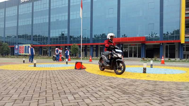 Belajar Safety Riding dengan Menyenangkan Ala AHM Belajar Safety Riding dengan Menyenangkan Ala AHM