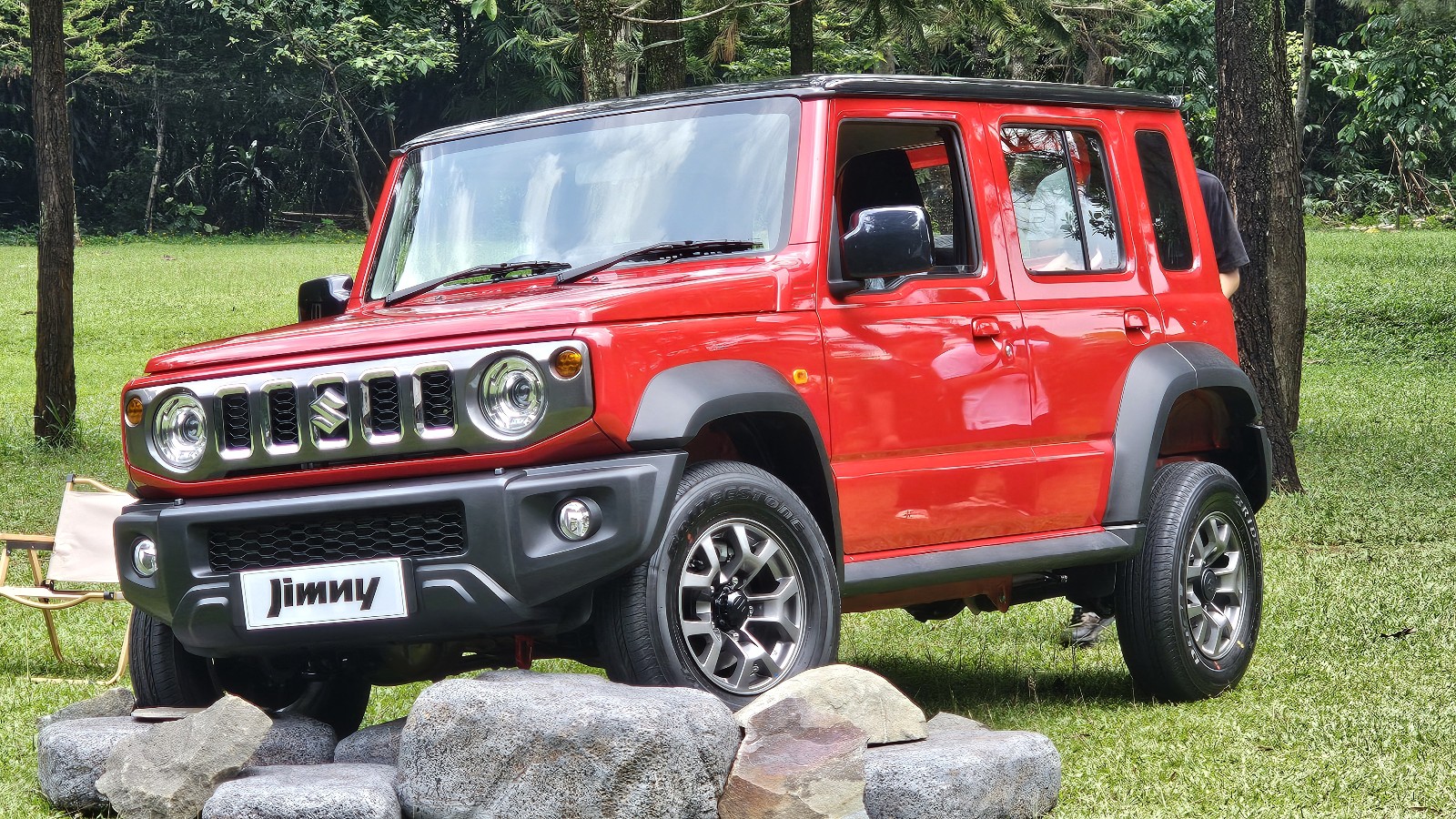 Laku 1.200 Unit, Apa Sih Daya Tarik Suzuki Jimny 5 Pintu?