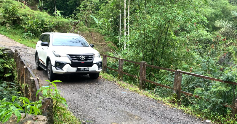 Perjuangan Toyota Fortuner Hadapi Medan Berat Ciptagelar Sukabumi
