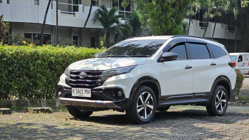Test Drive Toyota Rush GR Sport: Langka, Mobil RWD yang Menolak Punah! Test Drive Toyota Rush GR Sport: Langka, Mobil RWD yang Menolak Punah!