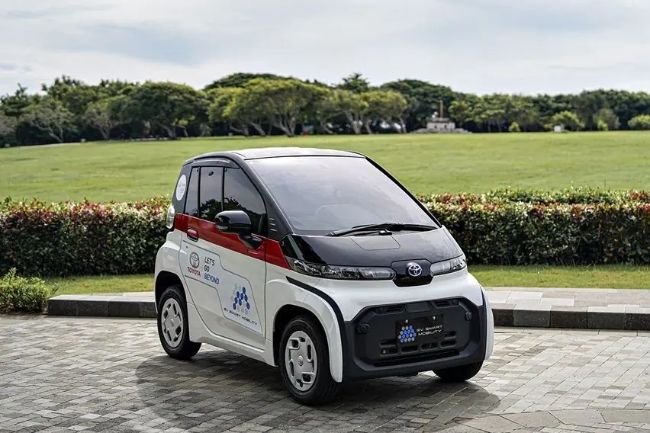 Menantang Toyota Bikin Mobil Listrik Murah untuk Indonesia Menantang Toyota Bikin Mobil Listrik Murah untuk Indonesia