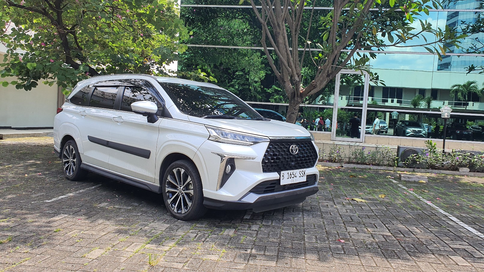 Toyota Bikin Mobil Hybrid Lebih Murah dari Innova Zenix, Veloz Hybrid?