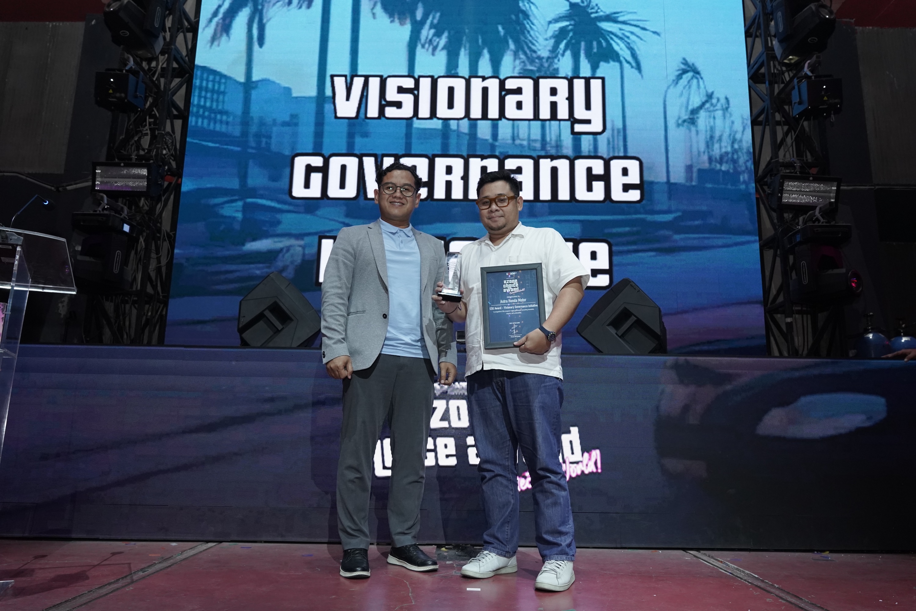 AHM Raih ESG Award - Visionary Governance Initiative di UCA 2024