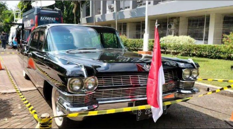 Spesifikasi Mobil Dinas Soekarno yang Batal Dinaiki Ganjar-Mahfud Spesifikasi Mobil Dinas Soekarno yang Batal Dinaiki Ganjar-Mahfud