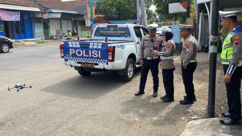 Uji Coba ETLE Drone, Hampir Setiap Menit Ditemukan Pelanggar Uji Coba ETLE Drone, Hampir Setiap Menit Ditemukan Pelanggar