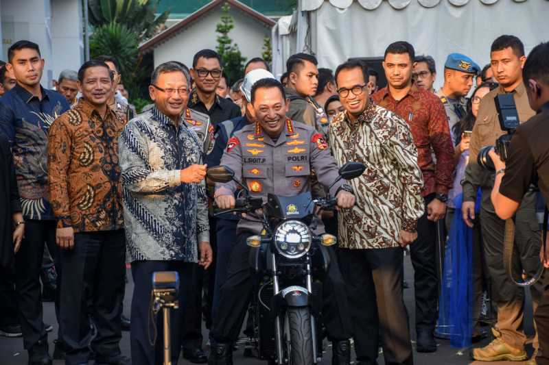 Pemerintah Resmikan Program Subsidi Konversi Motor Bensin ke Listrik Pemerintah Resmikan Program Subsidi Konversi Motor Bensin ke Listrik