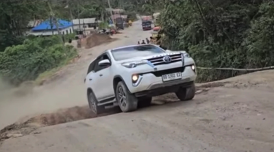 Arogan di Jalan, Viral Fortuner dan Pajero Sport Malu Gak Kuat Nanjak!