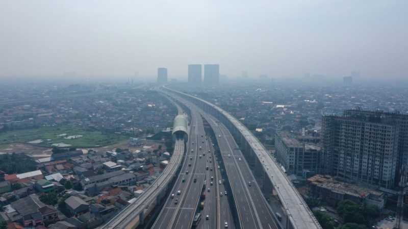 21 Mobil Pecah Ban Serentak di Tol MBZ, Ini Kata Jasa Marga