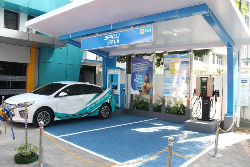 Jokowi ‘Presiden Otomotif’ Indonesia dan Ironi Kampanye Mobil Listriknya Jokowi ‘Presiden Otomotif’ Indonesia dan Ironi Kampanye Mobil Listriknya