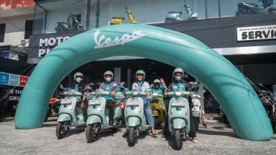 Piaggio Ajak Pecinta Vespa Riding Bareng di Hari Batik Nasional