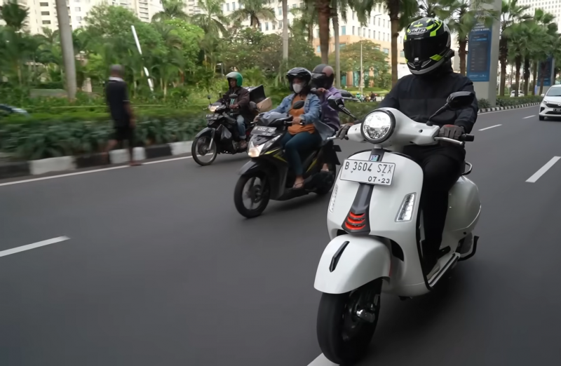 Review Vespa GTS 150: Cocok Buat Harian, Tapi Bensinnya Boros