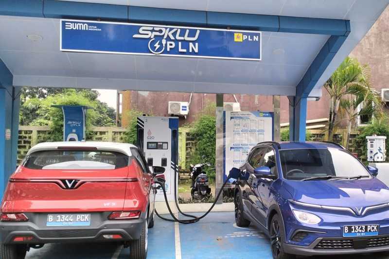 VinFast Bakal Sediakan 100 Ribu Tempat Ngecas Mobil Listrik di RI VinFast Bakal Sediakan 100 Ribu Tempat Ngecas Mobil Listrik di RI