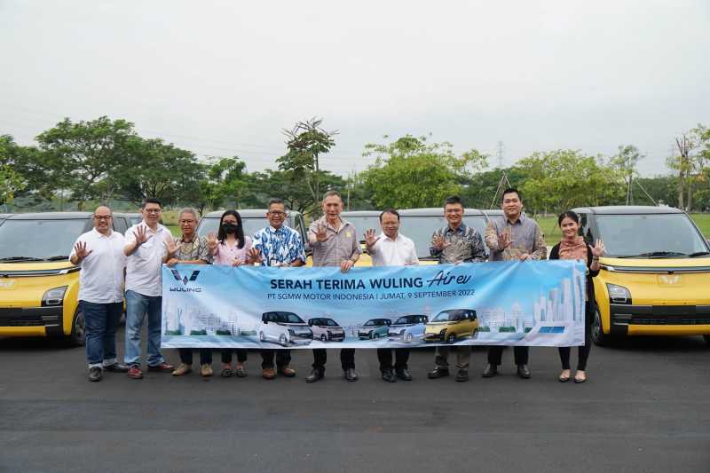 Wuling Serahkan 35 Unit Air ev ke Pengusaha Jalan Tol Jusuf Hamka Wuling Serahkan 35 Unit Air ev ke Pengusaha Jalan Tol Jusuf Hamka