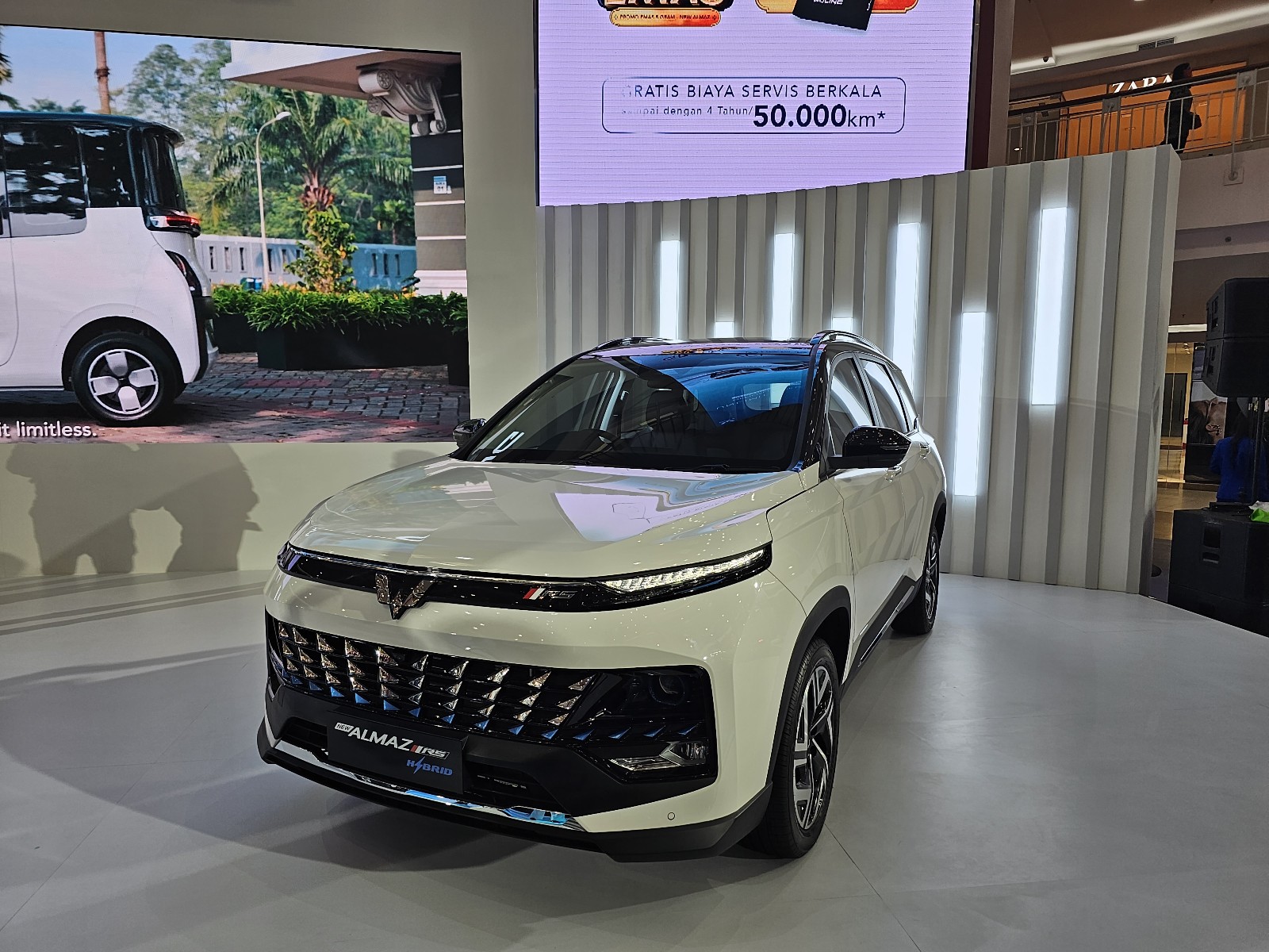 Wuling Almaz Hybrid Tampang Baru Meluncur, Harga di Bawah Rp450 Juta