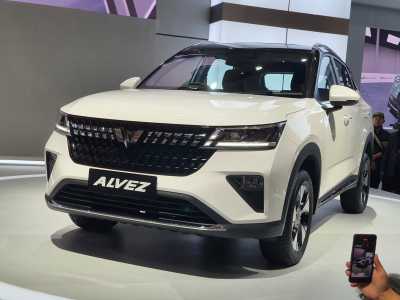 VIDEO IIMS 2023: Tampang Wuling Alvez, SUV Kompak Harga Rp200 Jutaan