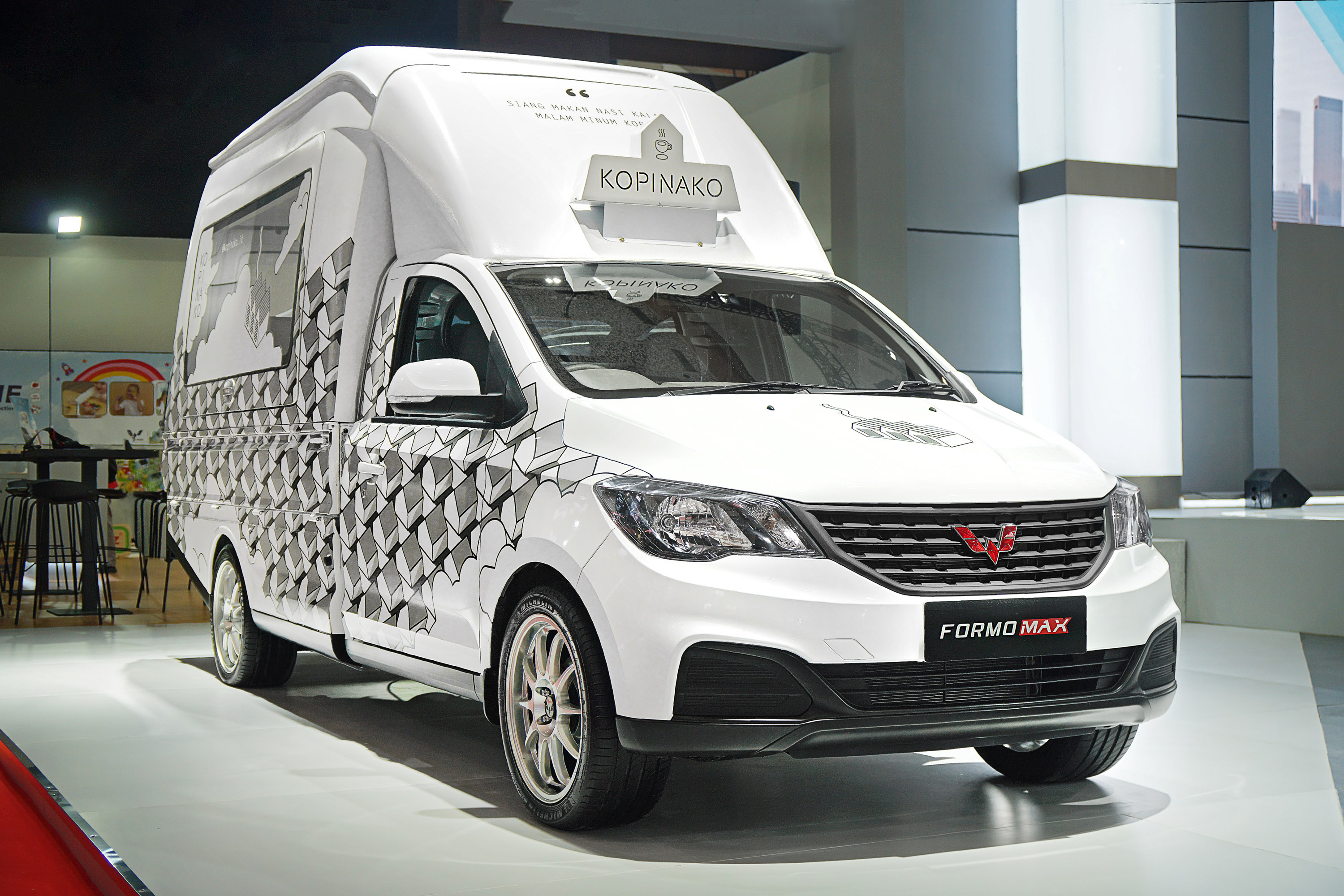 IIMS 2023: Bareng Kopi Nako, Wuling Sulap Formo Max jadi Cafe Berjalan