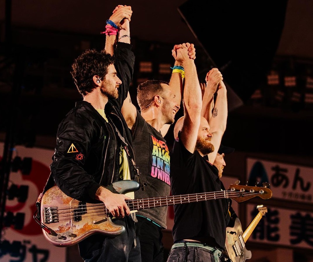 Curcol Penggemar di Medsos Soal Drama Konser Coldplay di Jakarta