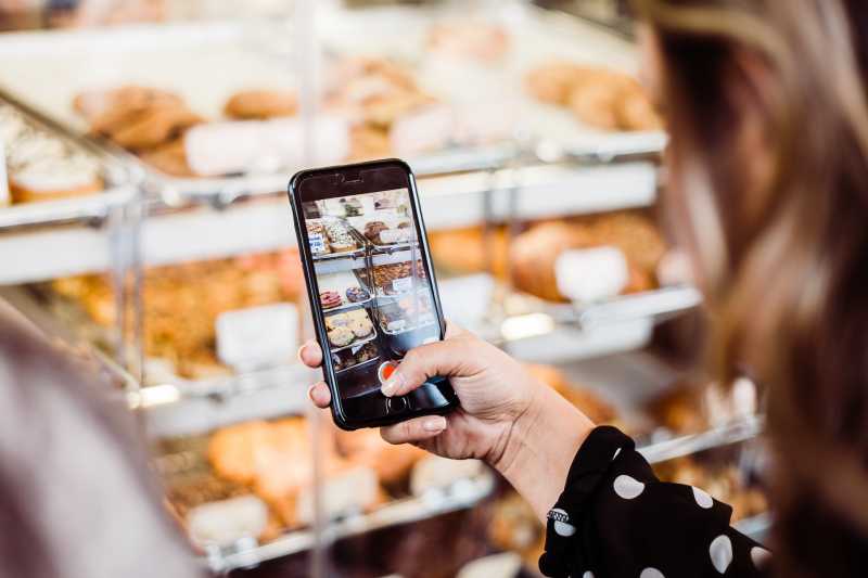 Ternyata, 4 Alasan Ini yang Bikin Kalian Betah Nonton Video Orang Makan Ternyata, 4 Alasan Ini yang Bikin Kalian Betah Nonton Video Orang Makan