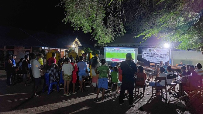 Jaringan Pulih, Pengungsi Erupsi Gunung Lewotobi Nobar Timnas