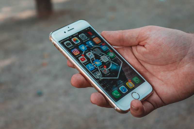 Stres Karena Kebanyakan Main Medsos? Ini Tips Mengatasinya Stres Karena Kebanyakan Main Medsos? Ini Tips Mengatasinya