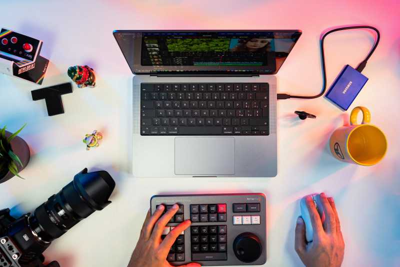 ‘Profesi’ Content Creator Gak Cuma Ngurus Cuan, Tapi Juga Budaya Lokal ‘Profesi’ Content Creator Gak Cuma Ngurus Cuan, Tapi Juga Budaya Lokal