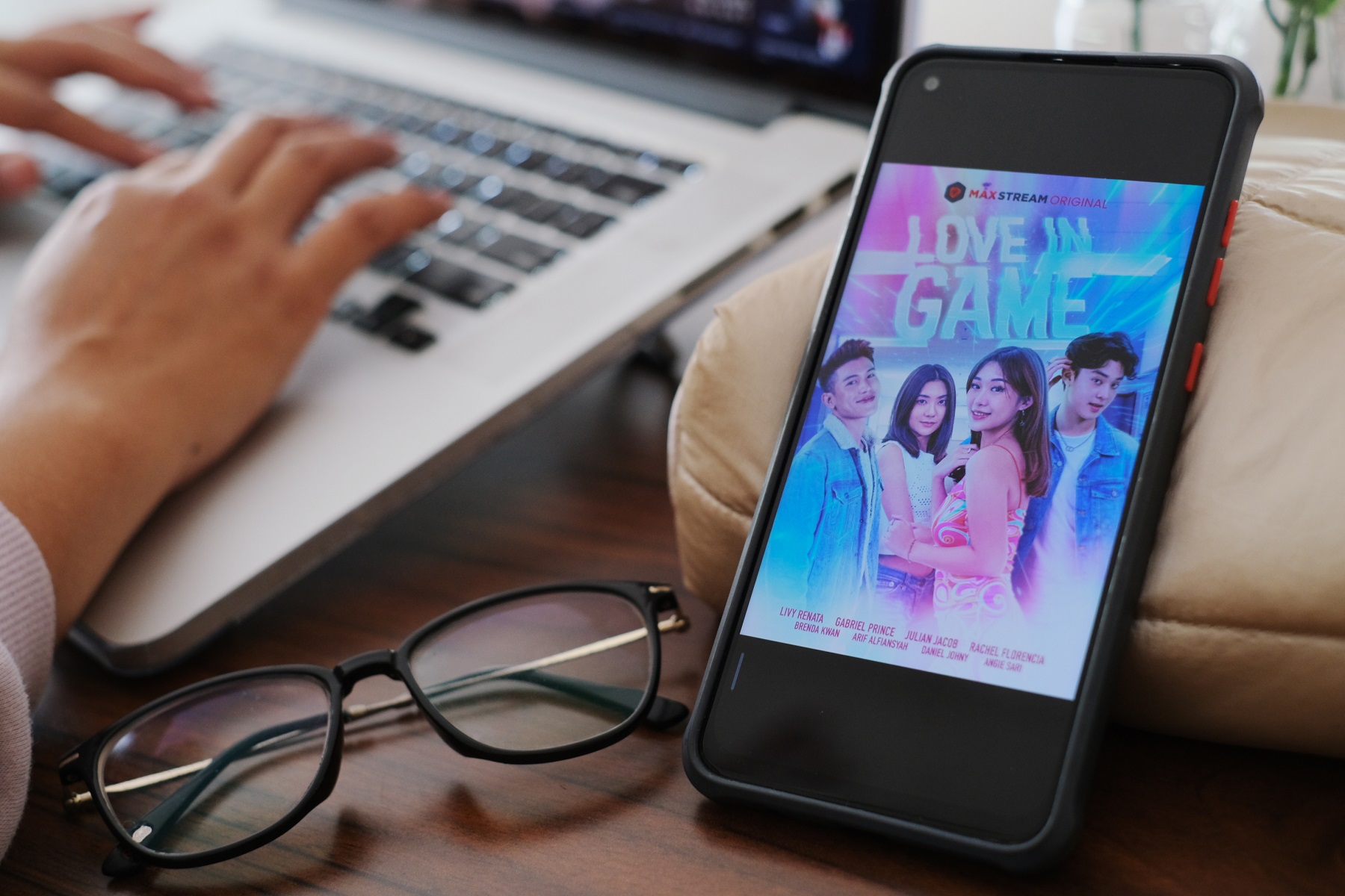 MAXstream Tayangkan Kisah Cinta Para Gamer di Serial 'Love in Game'