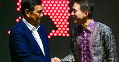 Lobi-lobi Lord Luhut yang Bikin CEO TikTok Melunak