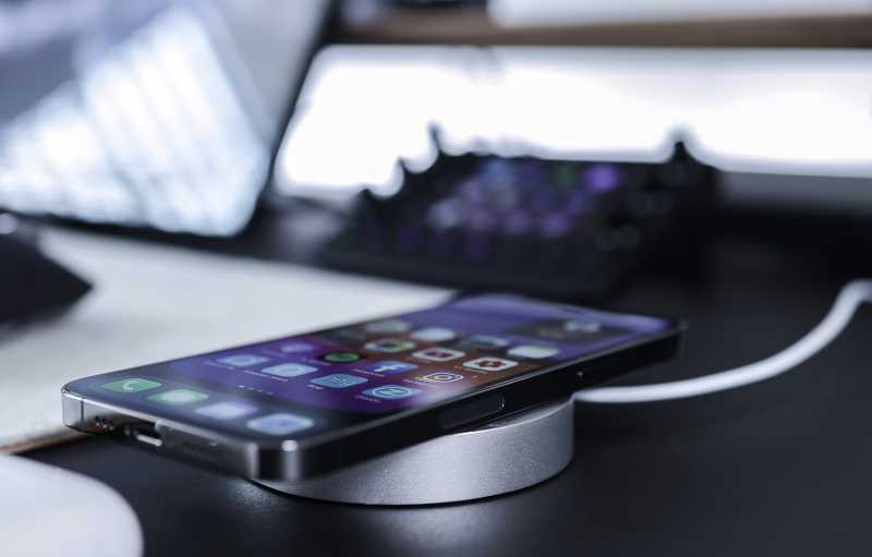 Teknologi MagSafe Apple Bakal Dicontek Android? Teknologi MagSafe Apple Bakal Dicontek Android?