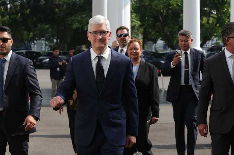 Ketemu Jokowi, Tim Cook Pertimbangkan Bangun Pabrik Apple di Indonesia